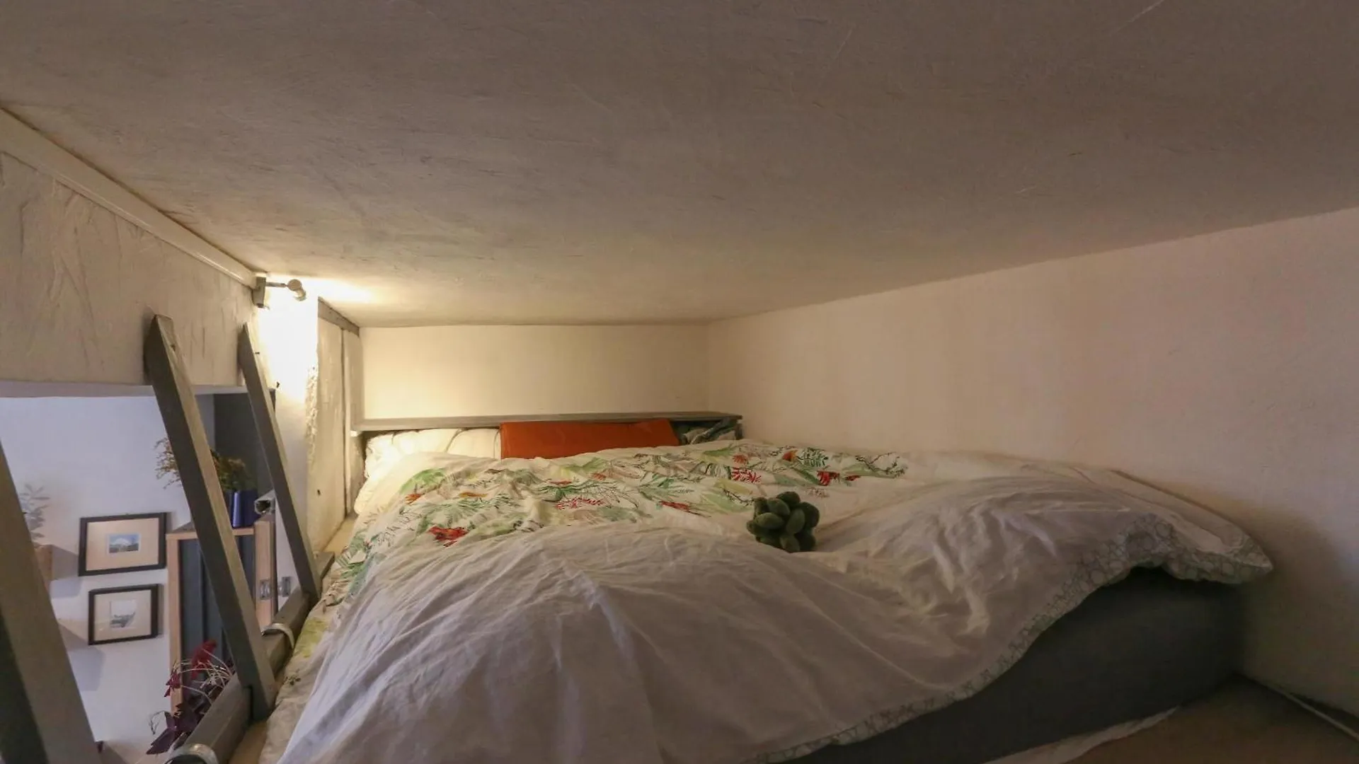 Lovely Studio For 2 Near The Marais Paris France